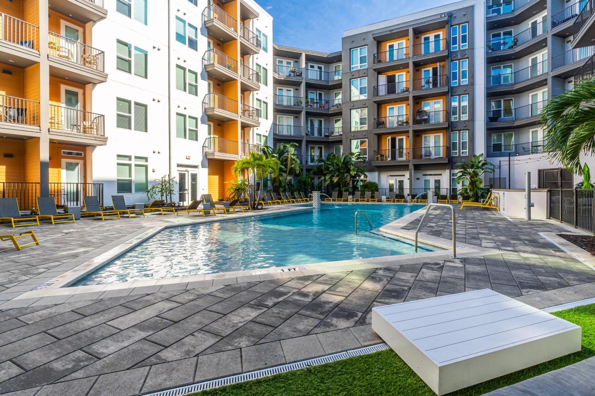 Tropicana Field 1 Bed In Downtown St Pete With Free Parking Сент-Пітерсбург Екстер'єр фото